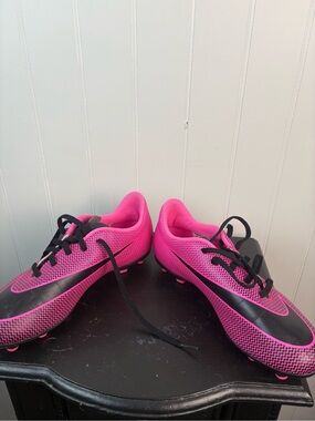 Nike Pink & Black Soccer Cleats FG – Size 6Y / EU 38.5 Lightweight Grip